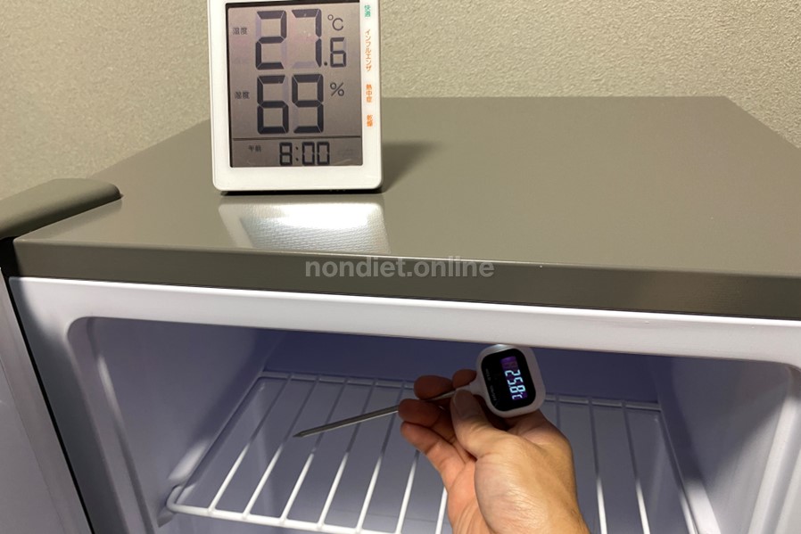 午前8時に冷凍庫内の温度を測定